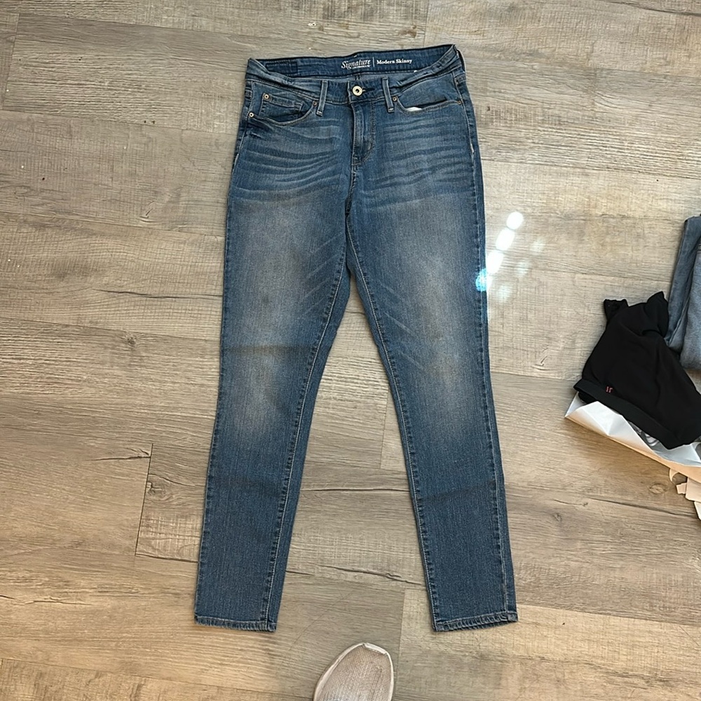 Women’s modern skinny jeans